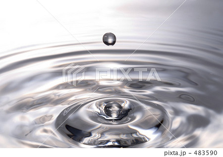 波紋と水滴 483590