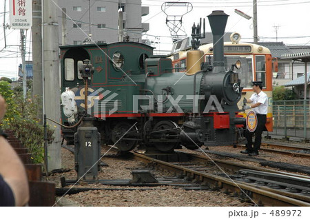489972