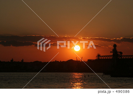 夕焼けの海・横位置 490386