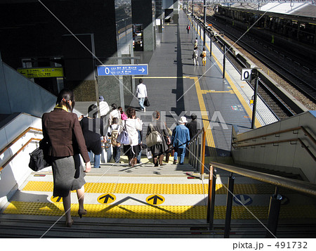 JR京都駅 0番ホームへの階段 JR京都駅 0番ホームへの階段 491732