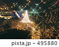 495880