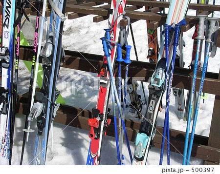 スキー板 陽射し スキー場の写真素材