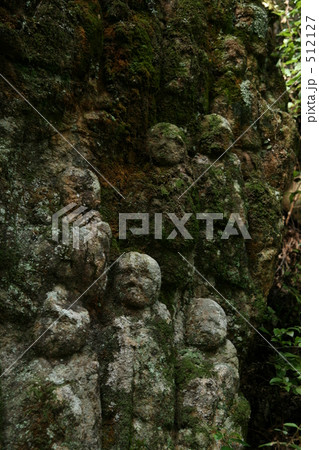 苔むした石仏群 512127