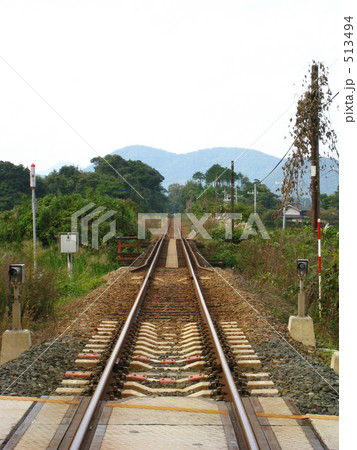 まっすぐ続く田舎の線路 まっすぐ続く田舎の線路 513494