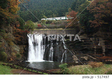 烏山線と竜門の滝 517497