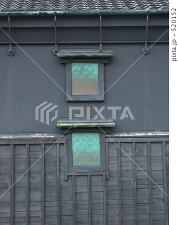 窓の緑青 520152