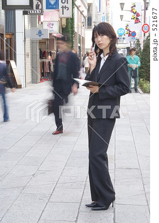 スローシャッター「手帳と携帯とビジネスウーマン」 スローシャッター「手帳と携帯とビジネスウーマン」 521677