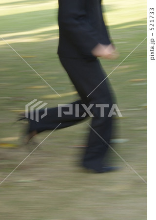 流し撮り「疾走ビジネスウーマン」 521733