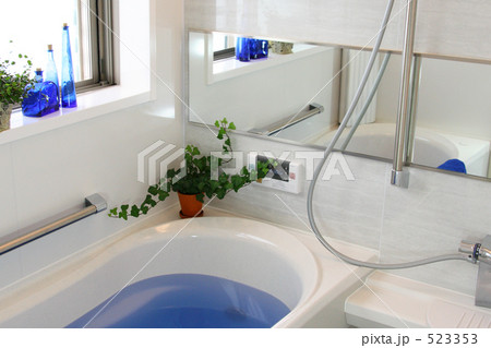 ブルー　リラックスバスルーム　３ 523353