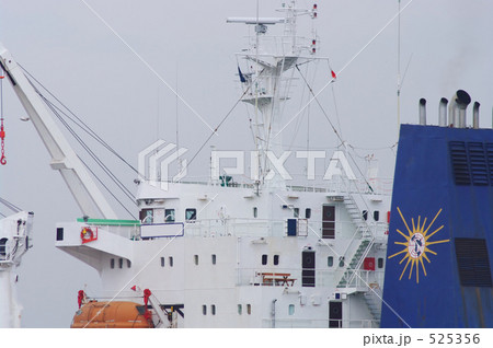 港の荷揚げ 港の荷揚げ 525356