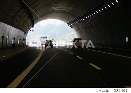 高速道路トンネル出口 高速道路トンネル出口 525461