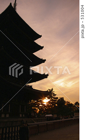 興福寺と夕日 531004