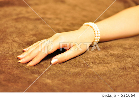 女性の手 531064