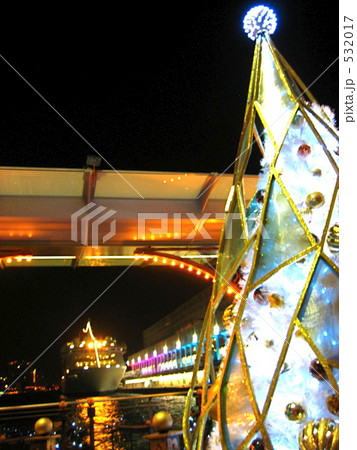 香港 ツリーと客船 香港 ツリーと客船 532017