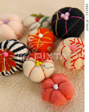 ちりめん細工の梅 533989