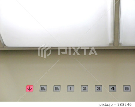 エレベーター内 538246
