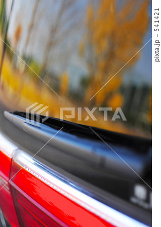 リアガラスに写る風景 541421