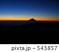 543857