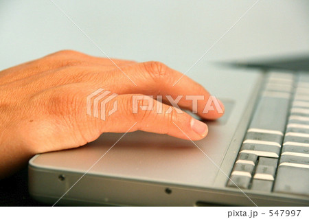 パソコンと男性の手 547997