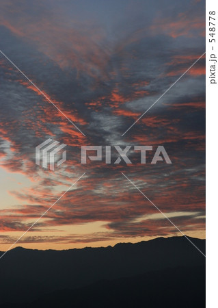 大峰山脈の夕焼け空 548778
