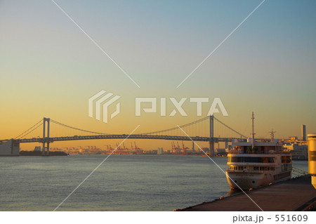 朝焼けに染まるレインボーブリッジ 551609