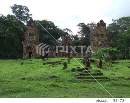 森の中の古城 554724