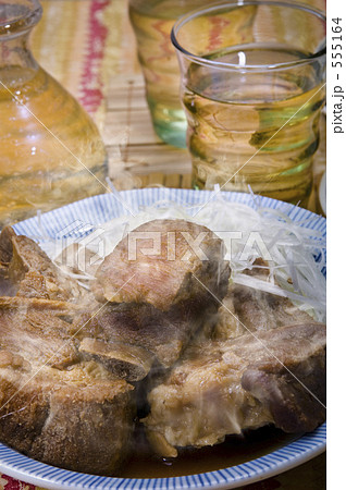 ソーキ（沖縄）と泡盛 555164