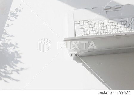 ビジネスの未来　ノートパソコン 555624