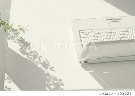 ビジネスの未来　ノートパソコン 555625