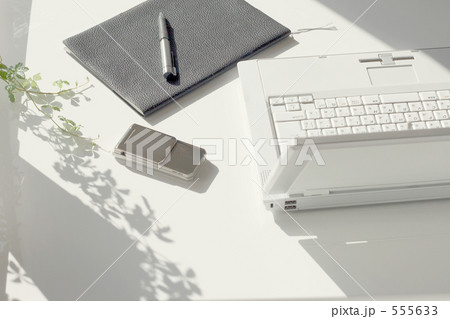 ビジネスの未来　ノートパソコン 555633