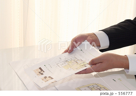 営業マン　建設・住宅　スーツ　手　１ 556777