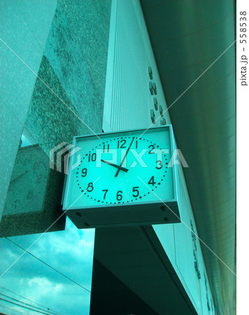 10時03分、駅 558538