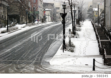 函館散歩・雪降る大三坂 560345