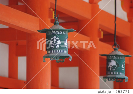 平安神宮の釣灯籠 平安神宮の釣灯籠 562771
