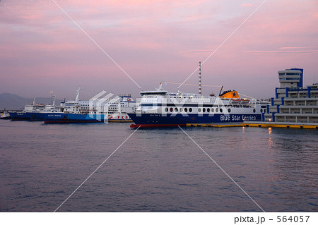 ピレウス港の朝 564057