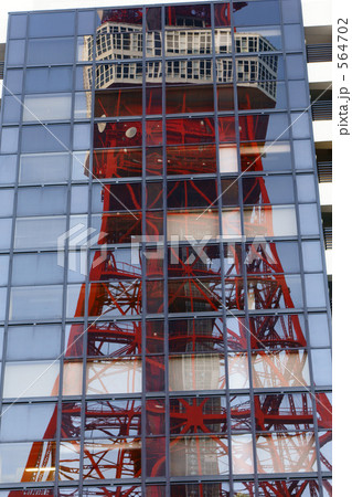 窓に映る東京タワー 564702