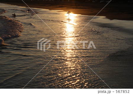 夕暮れのサーファー 夕暮れのサーファー 567852