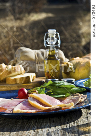 ハムのある食卓 570493