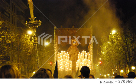 聖母マリアを乗せた山車 570960