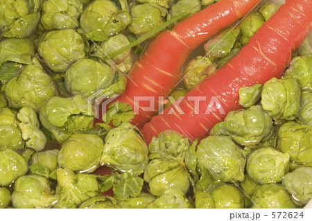 金時人参と芽キャベツ 572624