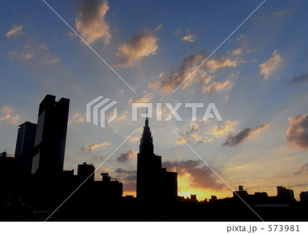 新宿の日の出 573981