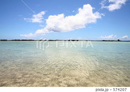 南国の透きとおった海 574207