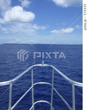船首から見た大海原 船首から見た大海原 574335