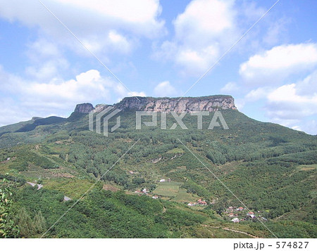 中国東北地方、桓仁の五女山城遠景 574827