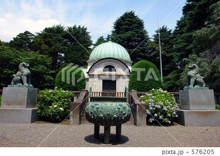 静嘉堂文庫岩崎家霊廟 576205