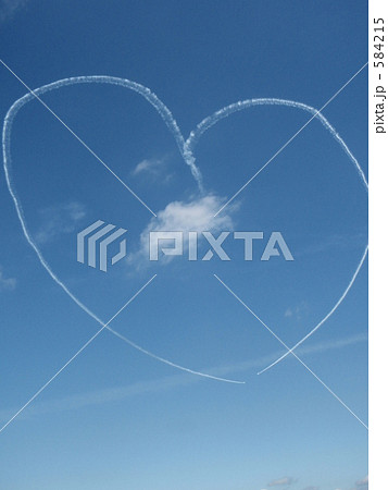 空のハートマーク その2の写真素材