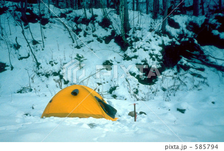 冬のテント 冬のテント 585794