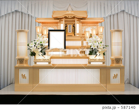 白木祭壇の写真素材