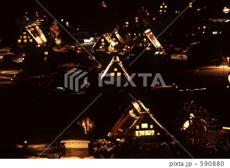 ライトアップ　白川郷 590880