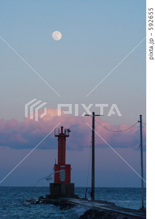 夕暮れてフルムーン 592655